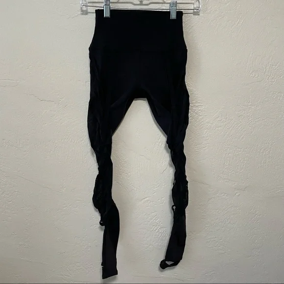 alo High Waist Wrapped Stirrup Leggings in Black - - Picture 4 of 14